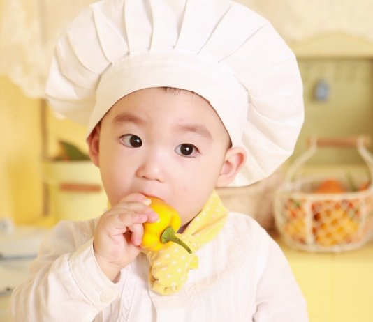 Signs That Your Baby Is Ready For Solids Signs That Your Baby Is Ready For Solids