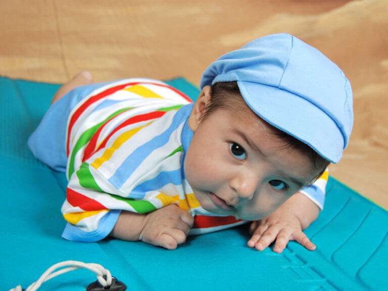 WHEN YOUR BABY WON’T START CRAWLING